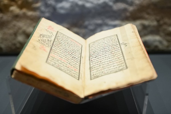 OSMANLININ 500 YILLIK İLİM GELENEĞİNE IŞIK TUTAN DEV KÜLLİYAT! BAKAN ERSOY: ‘MAZİSİNE SAHİP ÇIKAN İSTİKBALİNE YÖN VERİR’